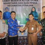 Pisah Sambut Pejabat Lama Camat Penajam Bapak Pang Irawan, S.STP kepada Bapak Kahar Mashud. SH sebagai Pejabat Camat Baru